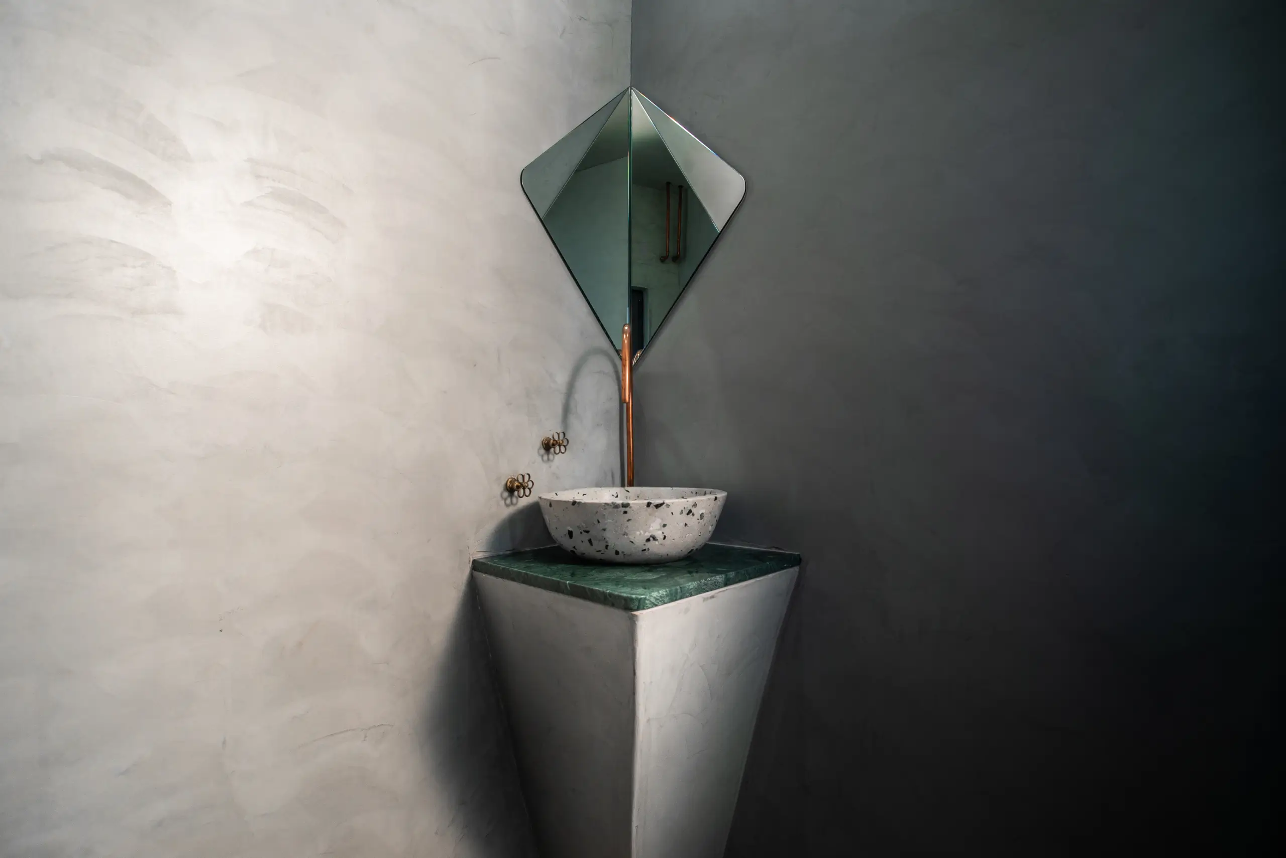 Minimalist interior by UNIK HOMS